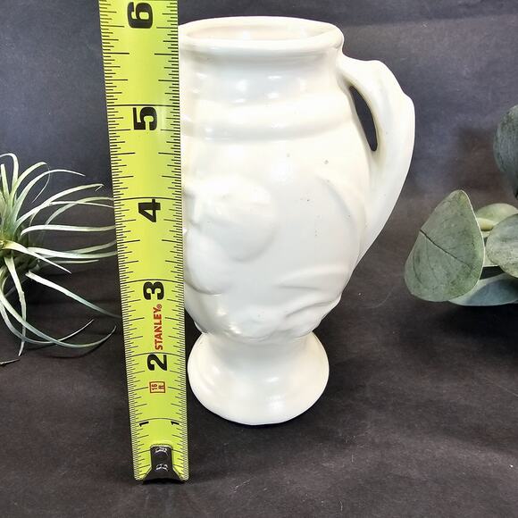 Shawnee Art Pottery? Vintage Bud Vase Ceramic EMBOSSED Berries Cream Handles MCM - Picture 5 of 6